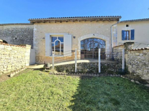 Gîte de charme avec cour enherbée, proche rivière - FR-1-616-464